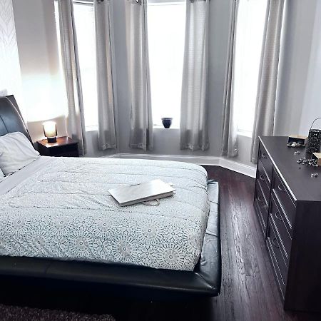 Simplified Living Space Chicago Exterior foto